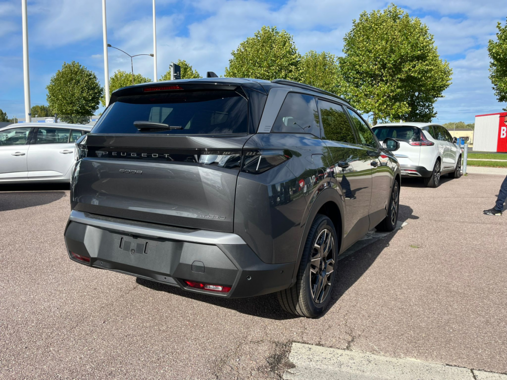 Peugeot 5008 (3) 1.2 HYBRID 145 E-DCS6 GT sans plomb 95 5 portes  (juil. 2025) (co2 126)