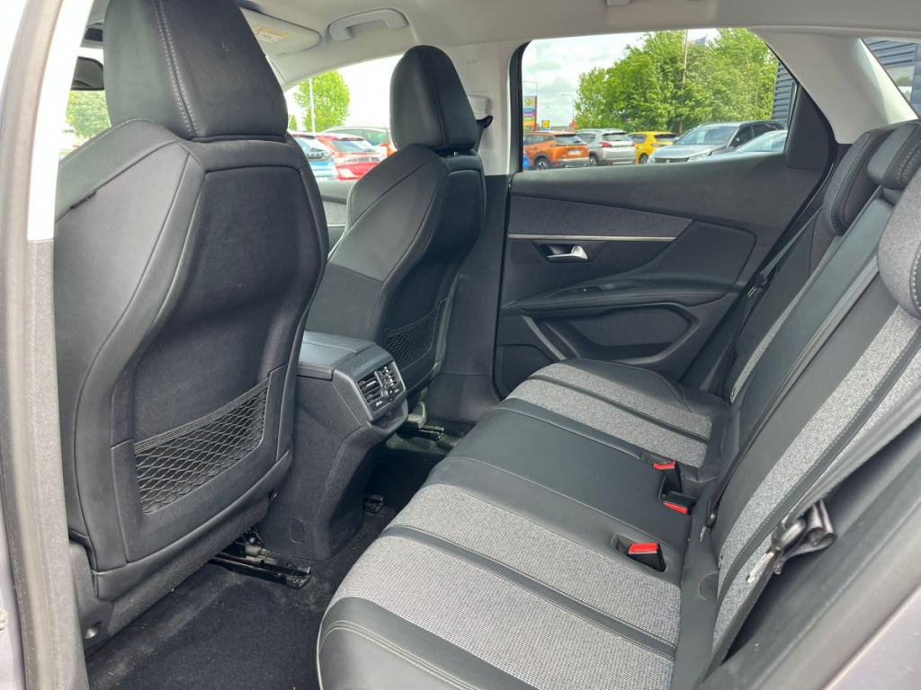 Peugeot 3008 (2) BlueHDi 130 S&S EAT8 ALLURE