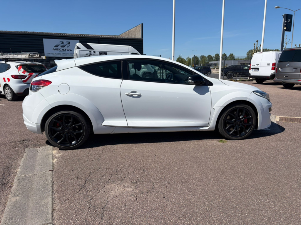 Renault Mégane Coupé Renault Sport (3) R.S. 2.0T 275 S&S E6 sans plomb 95 3 portes Coupé (oct. 20