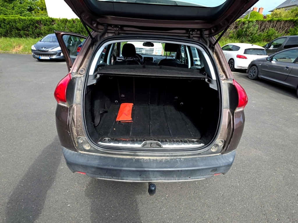 Peugeot 2008 1.6 E-HDi 92 Allure Uniquement pour les professionnel de l'automobile