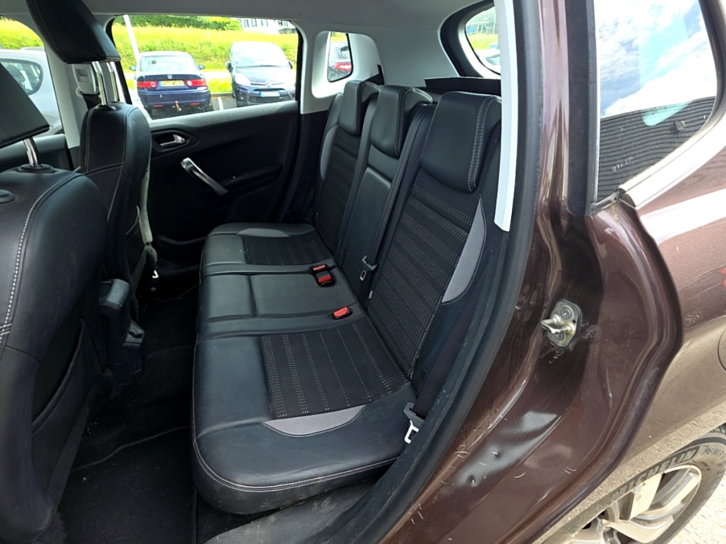 Peugeot 2008 1.6 E-HDi 92 Allure Uniquement pour les professionnels de l'automobile