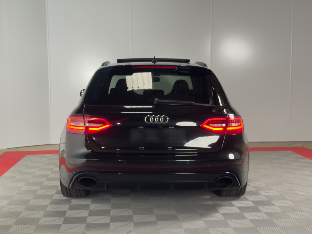 Audi RS4 Avant (4) V8 4.2 FSI S-tronic 7 quattro