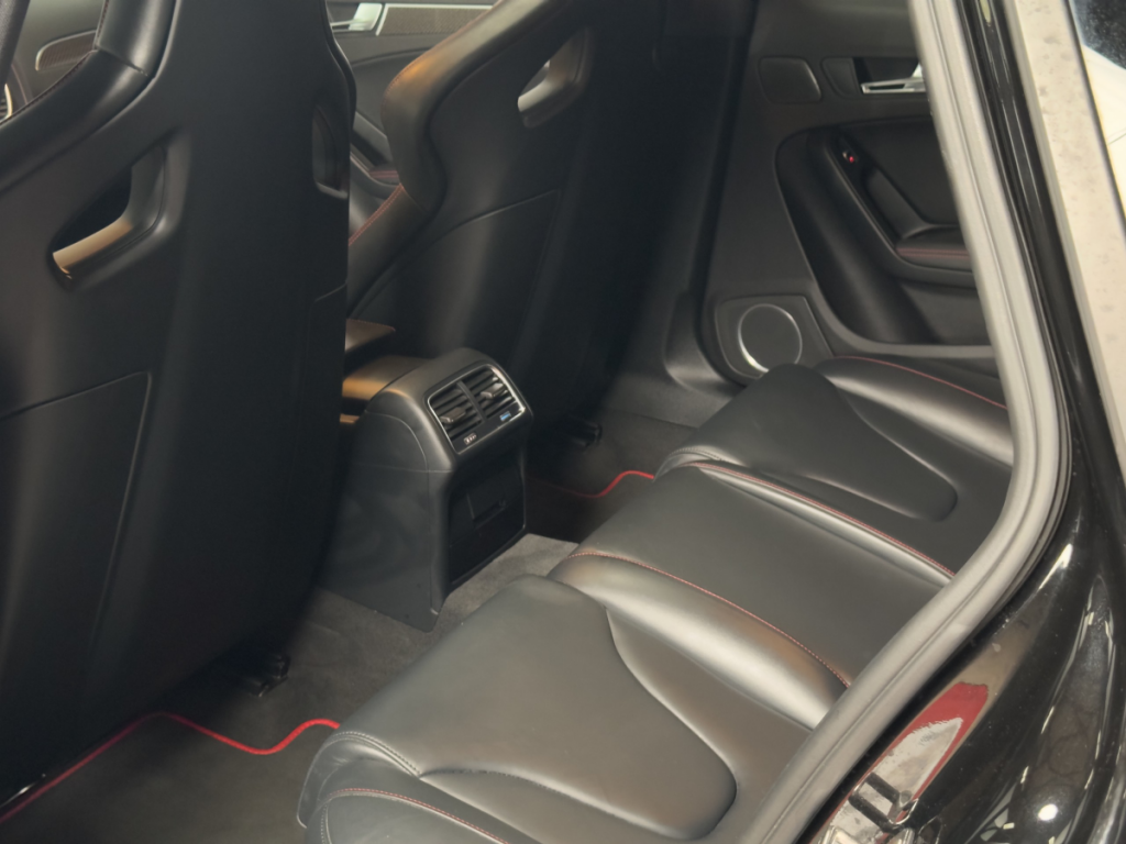 Audi RS4 Avant (4) V8 4.2 FSI S-tronic 7 quattro