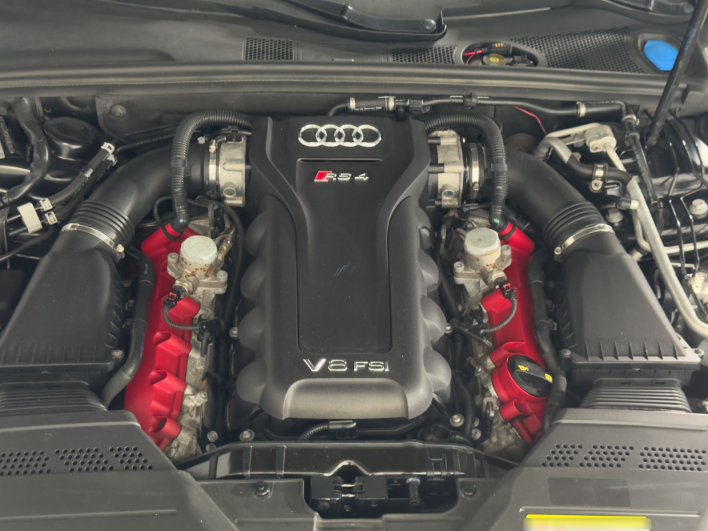 Audi RS4 Avant (4) V8 4.2 FSI S-tronic 7 quattro
