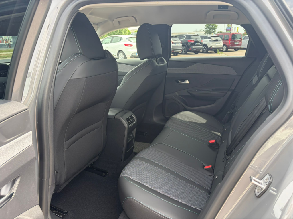 Peugeot 308 SW (3) Hybrid 145 e-DCS6 ALLURE